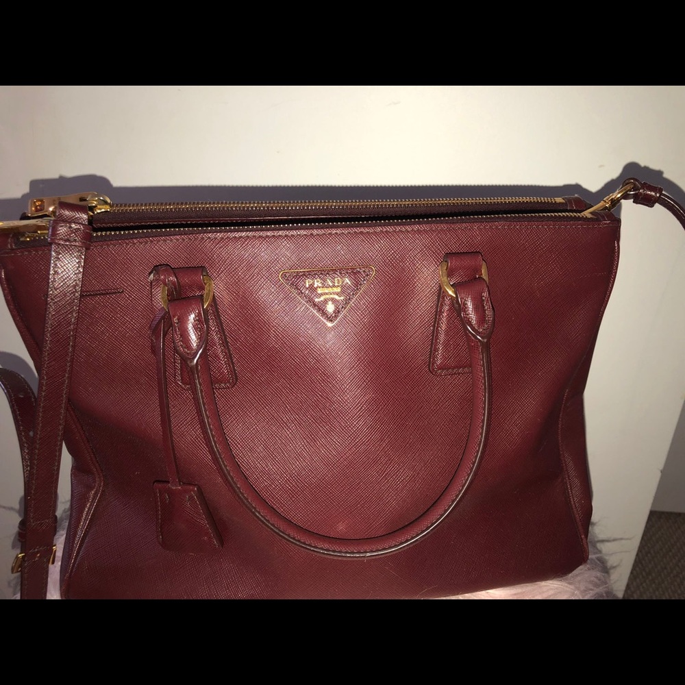 Prada gallery authentic barely worn!!!